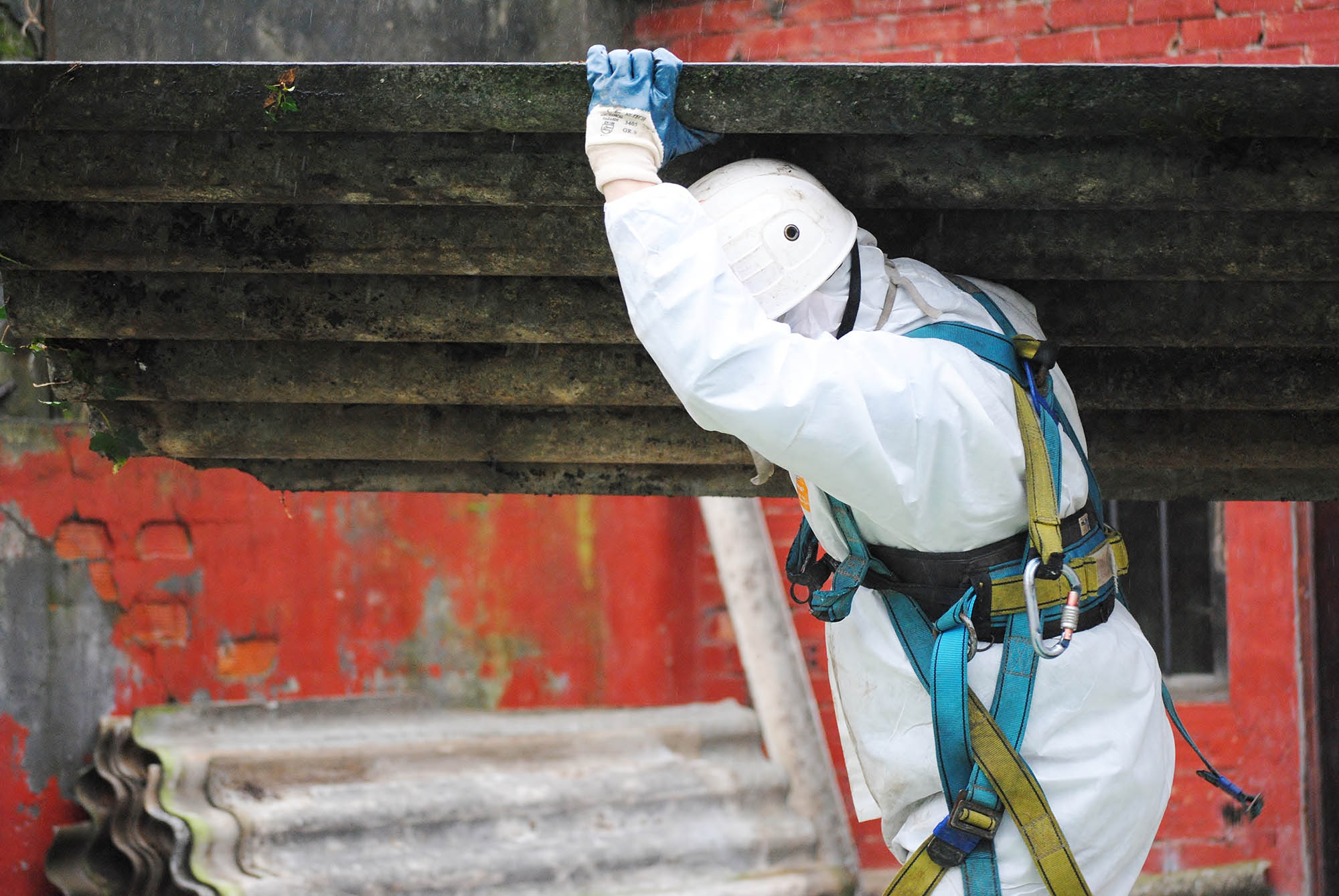Asbestos protection against expsoure and diseases like asbestosis